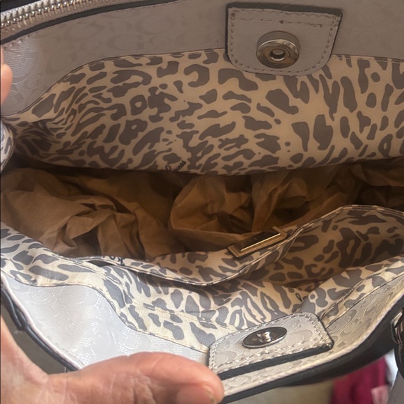 GUESS White and Cream Quilted Satchel - Picture 5 of 7